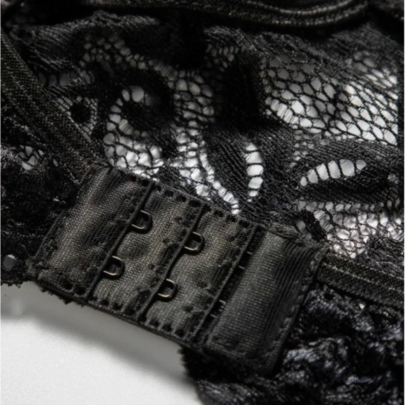 LINGERIE - Picture 6 of 7